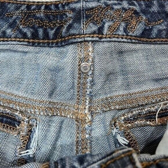 Tommy Hilfiger Ladies Denim Capri Jeans, Medium Wash Blue Denim.Size 10. Vintage - Picture 6 of 16